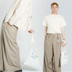 Tote 朝向彼此傾斜 Leaning into One Another